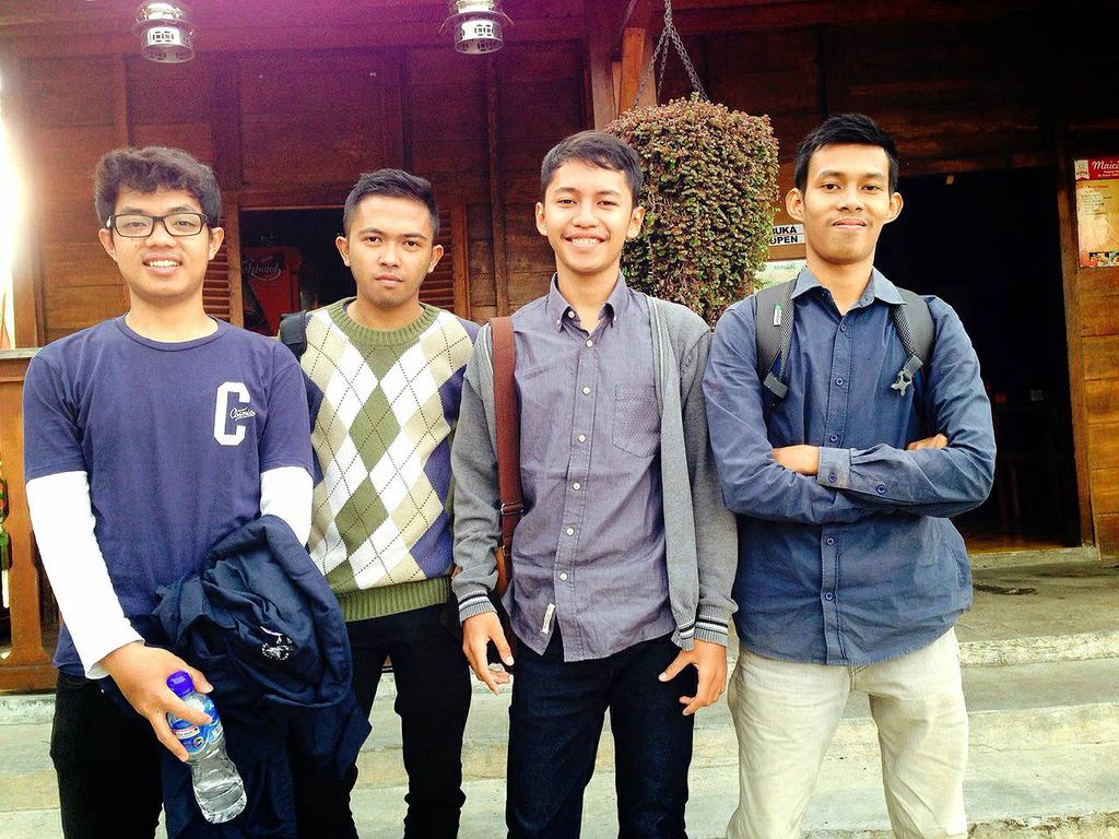 IACJ_Bandung's tweet photo. Kedatangan tamu dari sumsel nih @HanifFajarAz http://t.co/ppqWugGBSh
