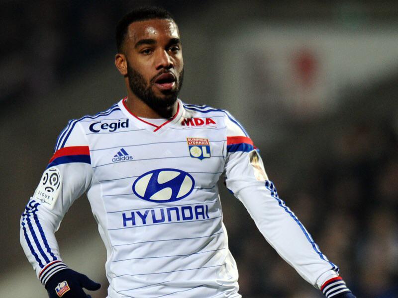 DelfinaStore_YK's tweet photo. Lacazette Setia Di Lyon http://t.co/nxykLzlL2z http://t.co/UqX5Rj0Zzv