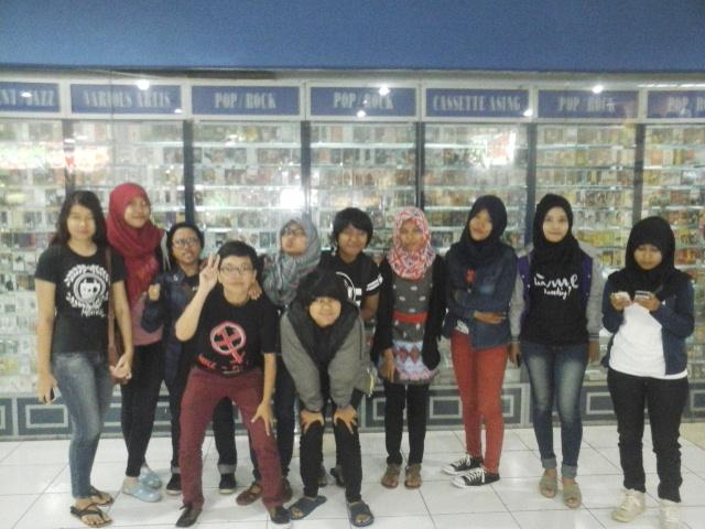 Nobar with <a href="/Vserang/">VSerang Cilegon</a> <a href="/Vpandeglang/">VIRGINITY PANDEGLANG</a> :)
<a href="/MitaEnglandMuse/">MitaTheVirgin</a> <a href="/Aradrizki/">Dara Rizki</a>