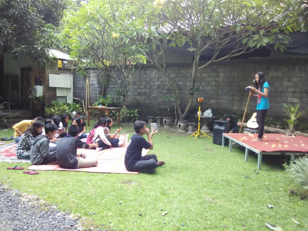 Merayakan puisi di <a href="/JKP_Bali/">Jatijagat Kamp Puisi</a>