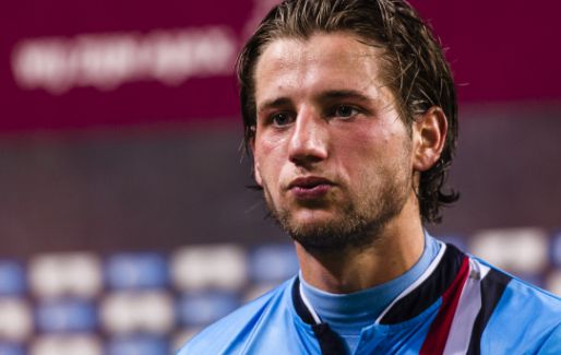 Ex-linksback Ajax met héérlijk trucje op achterlijn : http://bit.ly/1AGtRfPΒ