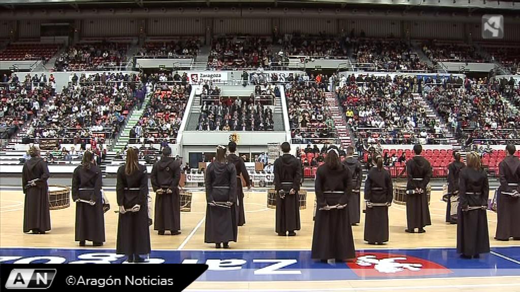 aragontv's tweet photo. 24 hermandades de S.Santa retumban en #Zaragoza con toques y redobles que compiten por ser los mejores. #AN1 http://t.co/ZipBh7UHIJ