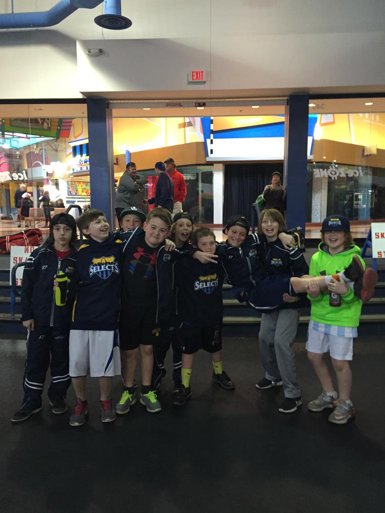 JenZink's tweet photo. @2004Selects Great Season Kiddos~ @STLBLUESYH @stpetersspirit #youthhockey #2015Flow http://t.co/UuV24hZhbi