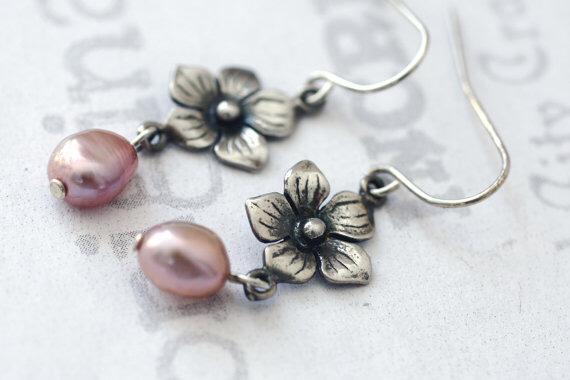 capcitycrafts's tweet photo. Simple spring flower earrings http://t.co/vLPHL5rGwT? #jewelryonetsy #handmadehour #earrings #spring_fashion #gifts http://t.co/hIamJK3SjD