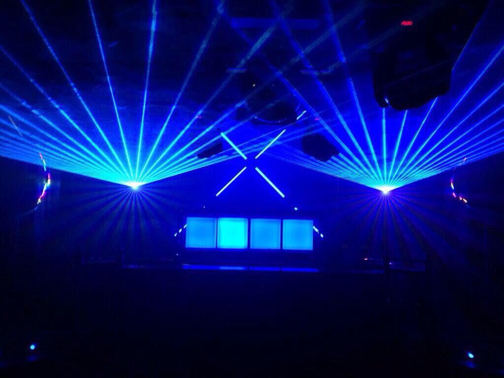 DJBenn_'s tweet photo. Vanmiddag podium gebouwd in Olst en nu onderweg naar @Smithys_Palace voor dé #weekendafsluiter in de Party Area!! http://t.co/PDTNdNw7oa