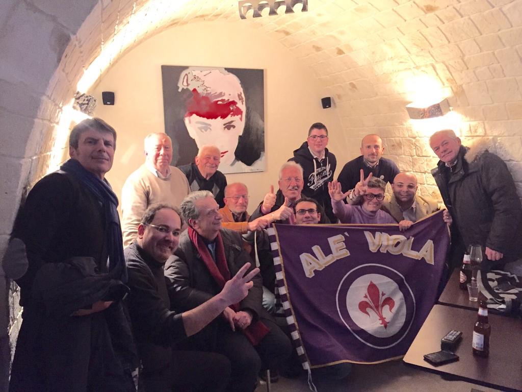 In #Puglia al Viola Club Conversano si festeggia anche per la vittoria della #Fiorentinaprimavera ! @Primavera_IT