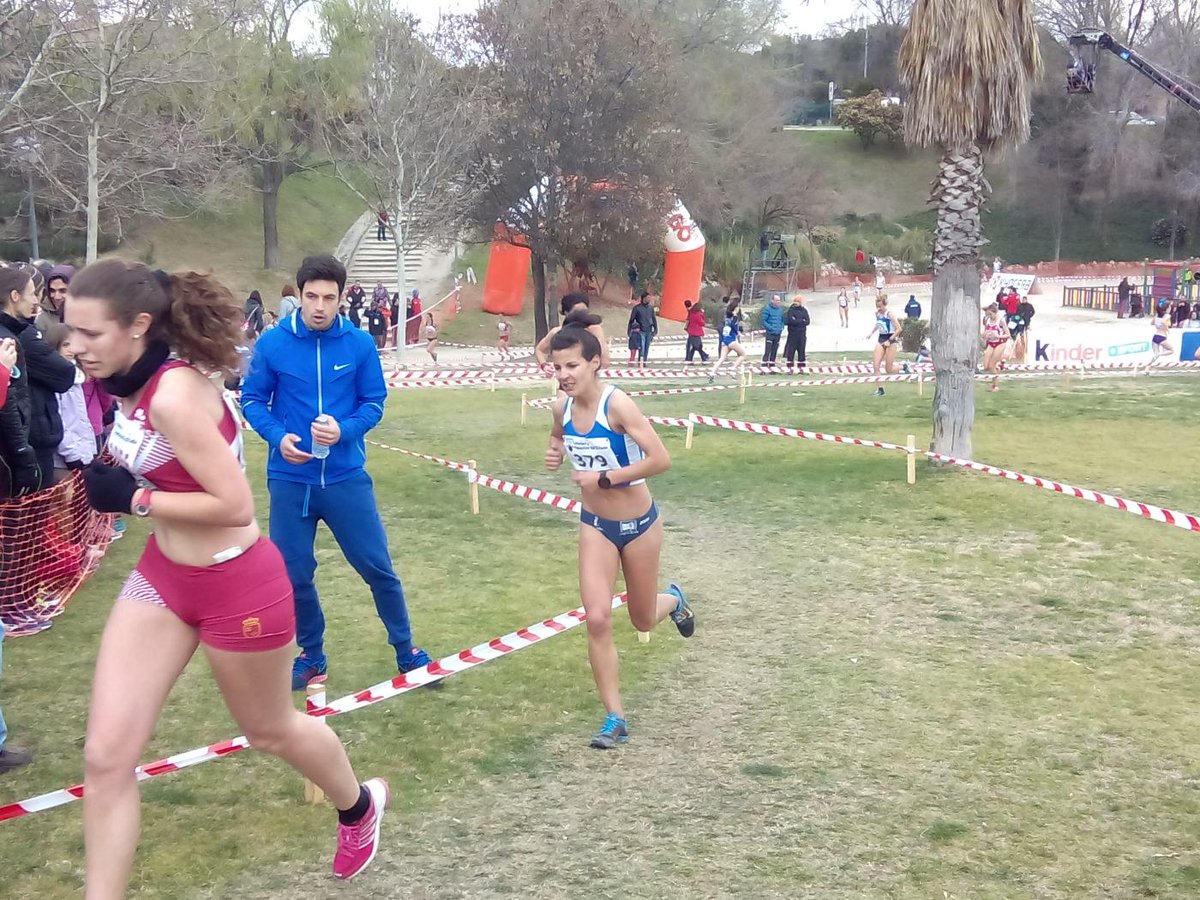 rodearburgos's tweet photo. GRANDE @sonitasun1 Envidia veros correr.Esto es duro,esto es cross,esto es espectáculo del bueno #CrossAlcobendas2015 http://t.co/kUqOvwlb3X