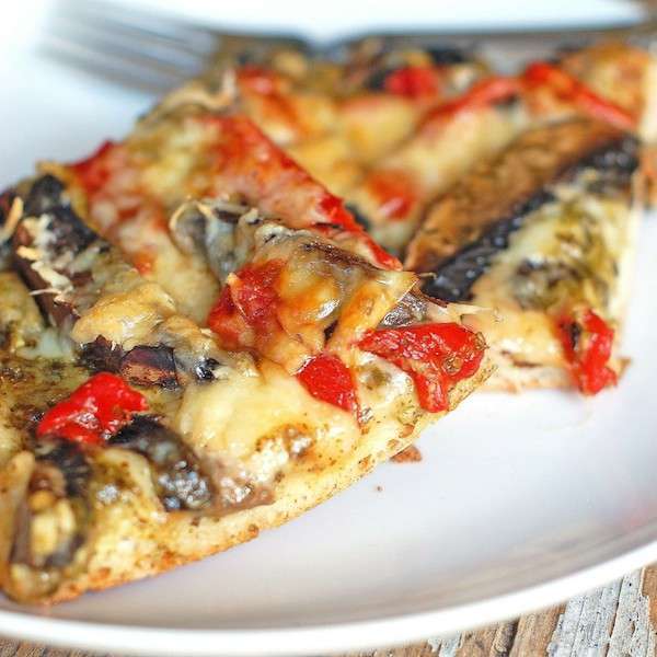 OMG_Foods's tweet photo. Portobello Red Pepper &amp; Pesto Pizza http://t.co/djM0z4Pwwz