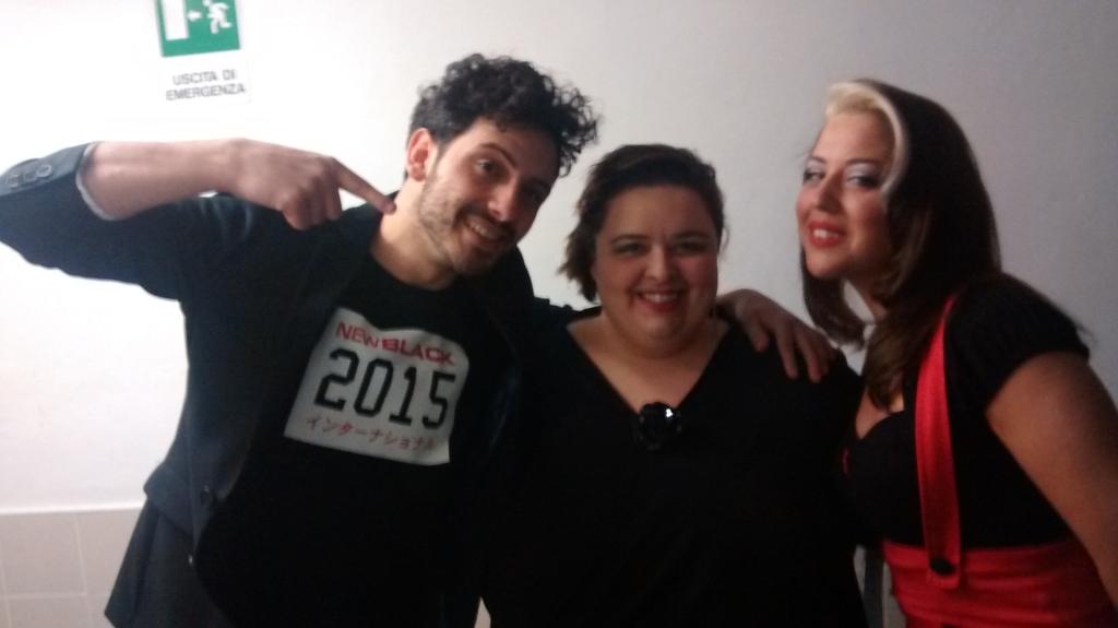 emilianovalverd's tweet photo. Ritrovarsi dopo un anno a ricantare insieme ! @Debbylou4 @Giusy_Scarpato  #teamlooser per sempre! @jaxofficial http://t.co/5A2HRnAZNS
