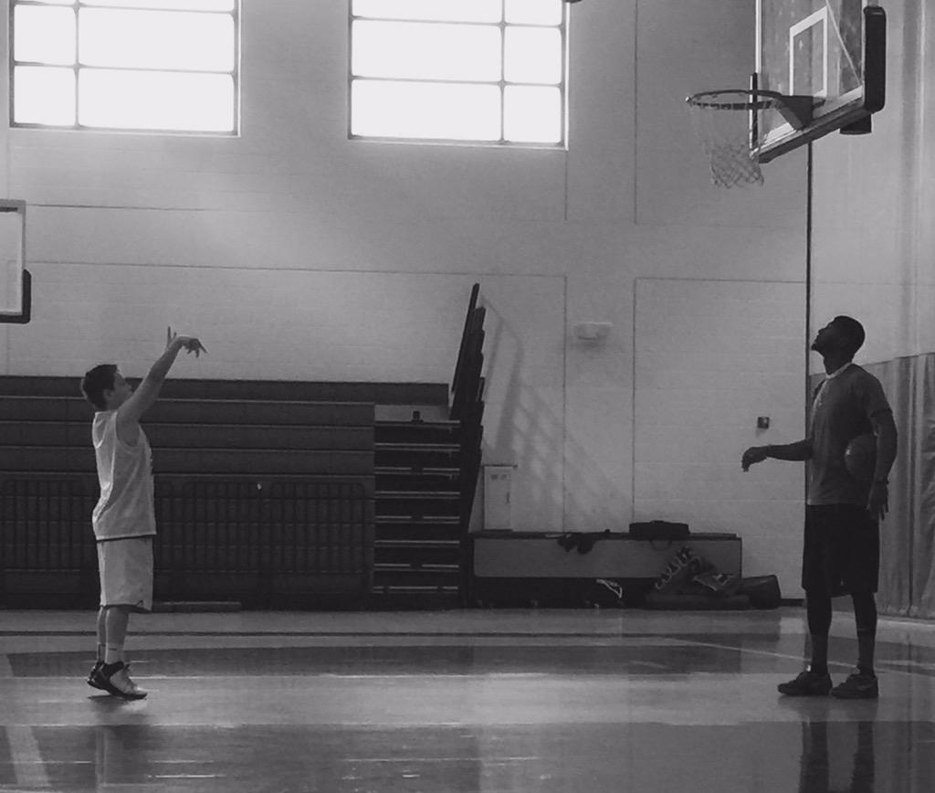 EarthTechEnviro's tweet image. Getting the chance to learn from a @CSNSeahawks great. #alumnigivingback #sundayshootaround