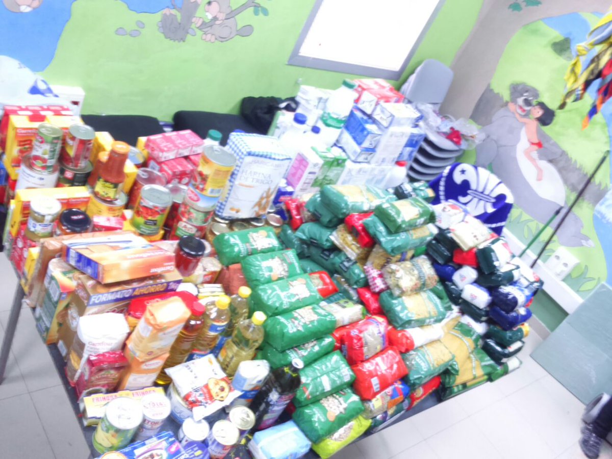 ScoutImpeesa's tweet photo. Cerramos la recogida con una sonrisa, alrededor de 200 kilos que irán directos al comedor social "la casita" http://t.co/5thIMjKznY