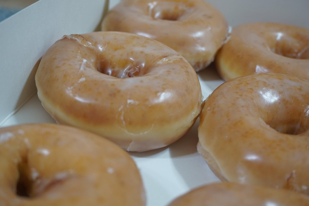 sonkr0427's tweet photo. #크리스피크림도넛 #오리지널글레이즈드 #doughnut http://t.co/2rcSCFftj5