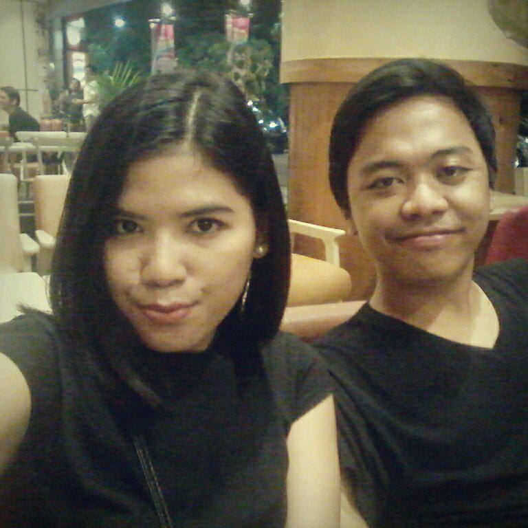 mishellecious's tweet photo. Just feeling comfy with you @NubieeOnly http://t.co/5cOXFzL8iH