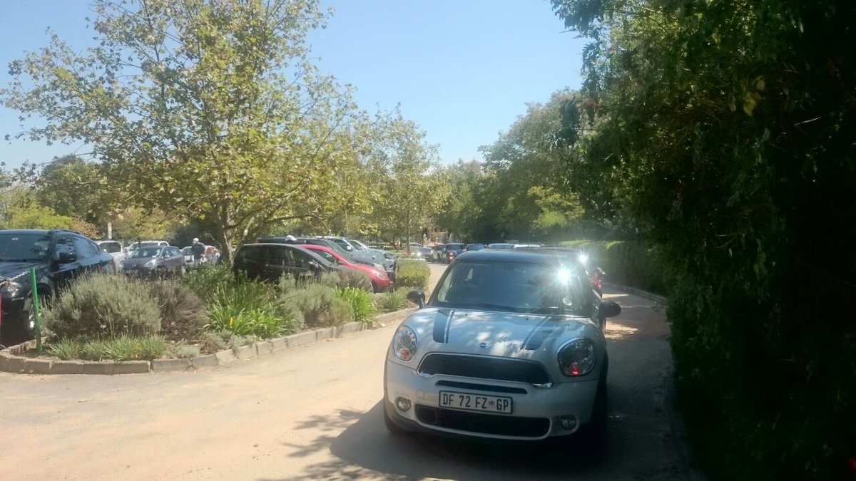 MINIDriversSA's tweet photo. Friendship is not a big thing...it's a million little things. #MINIBreakfastRun http://t.co/veoseFoiUf