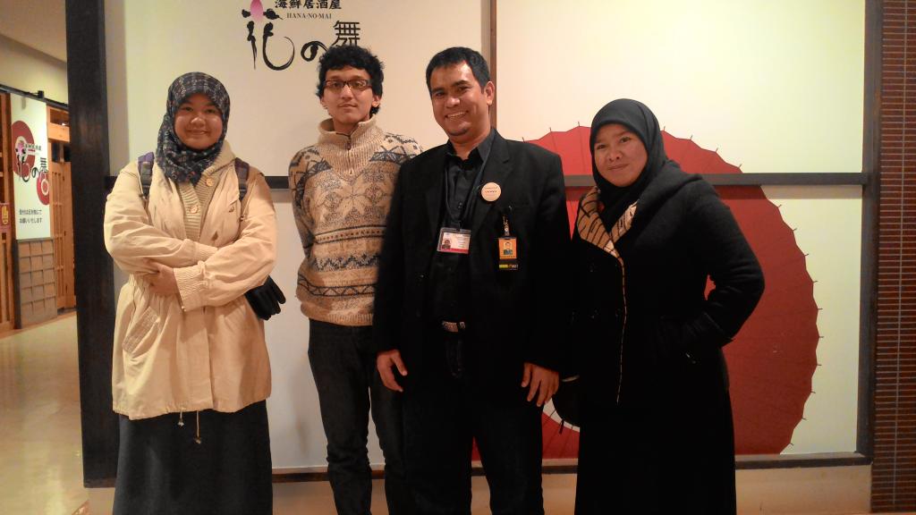 "<a href="/smsyukur/">IG: @syuhelmaidi</a>: Bersama mahasiswa dan mahasiswi jepang di sendai asal minang... Faradissa dkk... <a href="/infoSumbar/">SUMBAR</a> "