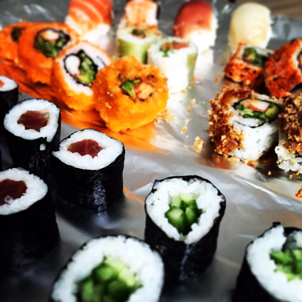 manouschoen's tweet photo. Sushimode! @Fighter_Diet @Debbiver #Fighter_Diet #refeed #fitchicks #fitness #fitnessmotivation #getlean #healthyfood http://t.co/CJnEaDPCiJ