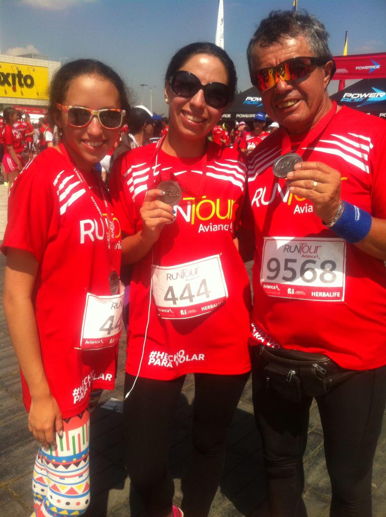 LALIGAMO's tweet photo. #HechoParaVolar #RunTourAvianca10K #MiPasiónEsCorrer Segunda Carrera 2015 #HappyLoveSof ✨👟👟❤️Hoy por @fcardioinfantil http://t.co/tVTwwkzmdH