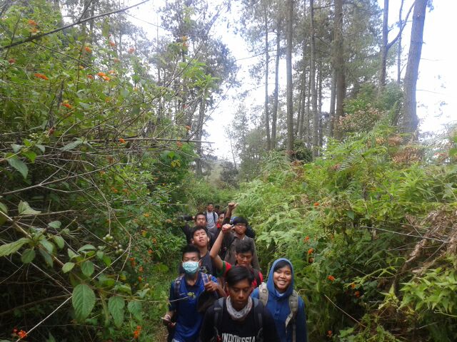 SECClub's tweet image. Keseruan tadi hiking ke jayagiri