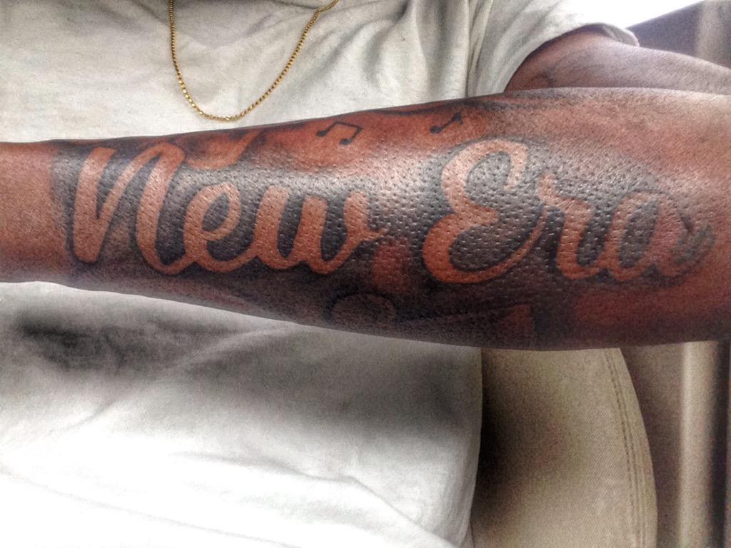 NewEraValennn's tweet photo. We Really Bleed This New Era Shit ๐ค #DeeperDenRAP ๐ http://t.co/5NKbThhIPO
