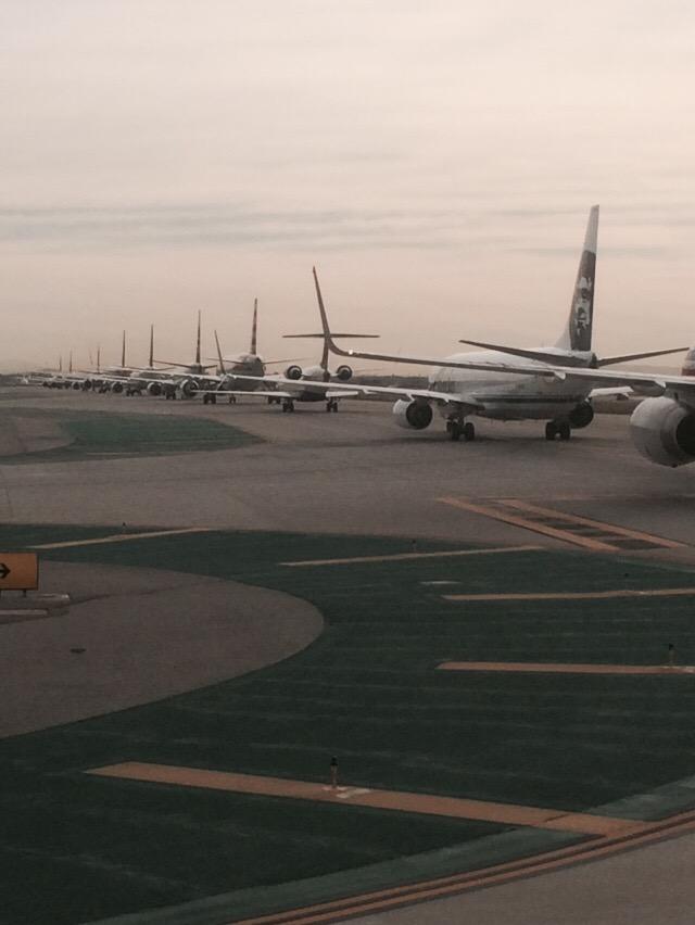 craighummer's tweet image. Hey @flyLAXairport Time to rethink that #RunwayWorkSchedule #NoGates #DelayDelayDelay @united @Delta @AmericanAir