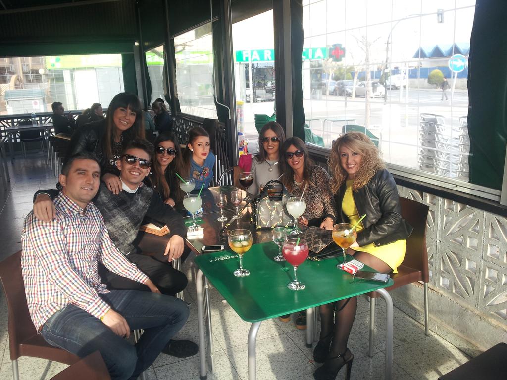 IsabelRubio4's tweet photo. cumple fefi @MarienLoG @aleex2712 @andrea_lax @miri13982 @lidiavera03 @cris_marmar #carlos http://t.co/QydJyPlYWj