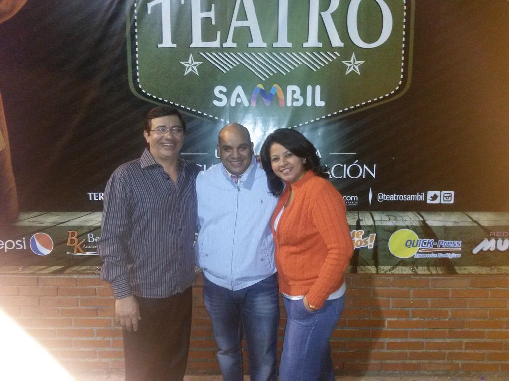 CorronchoDJ's tweet photo. Tremendo  monento anoche en el Sambil de Caracas con mi compadre @Monchomartinez y @La_Cachi en "Que Locura de Amor" http://t.co/dQCkWd5OEL
