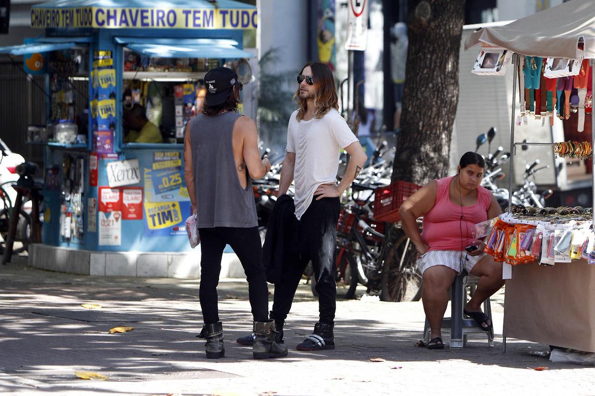 PeopleBehind_30's tweet photo. #30STM http://t.co/7QacIHzffo