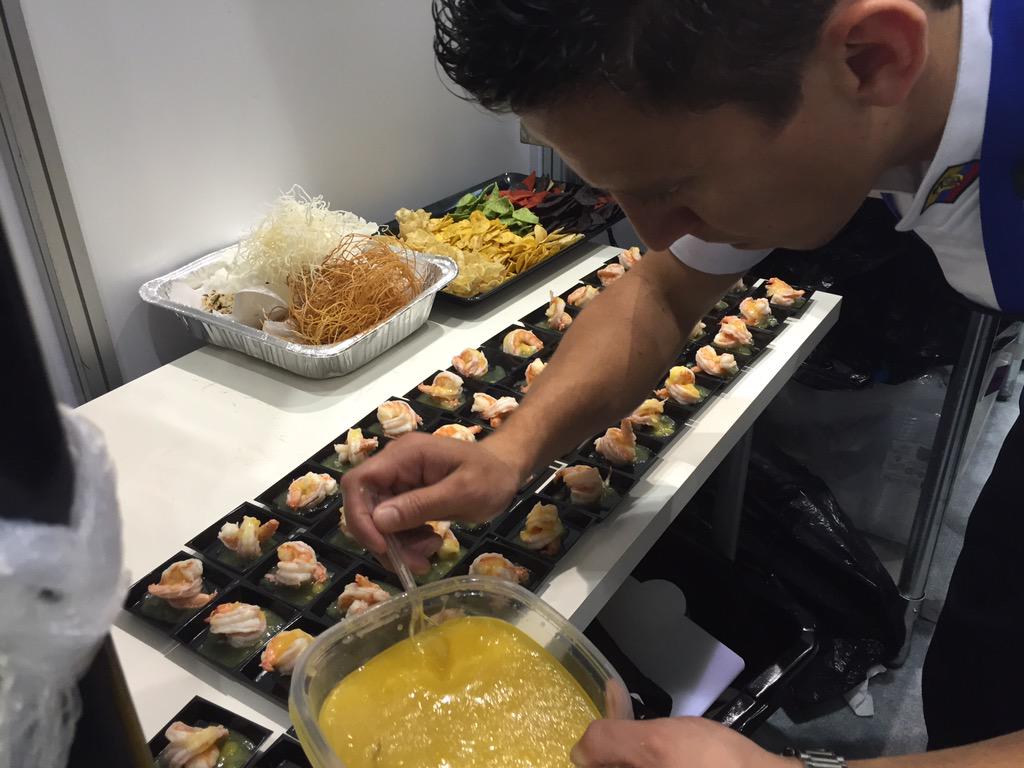 jcamposanoc's tweet photo. Chef Felipe Capelo preparing First Class Shrimp for our visitors ! #SENA15 http://t.co/gAvzrc2Kyx