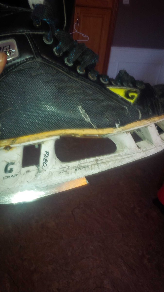 ttazchronic's tweet photo. Time for new ones I think. It's been a good 12 yrs going to miss this bad boys #graf #bestskate http://t.co/yk44qGrXJm