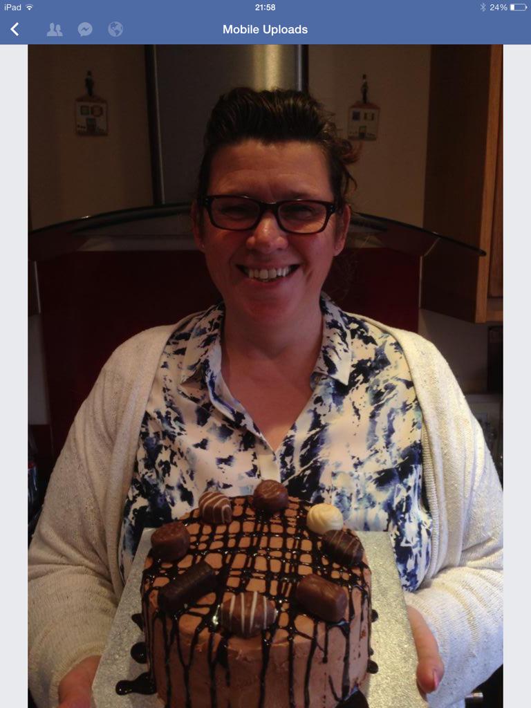 ChocoLottieCake's tweet photo. Happy Mother's Day! This is my #mum with her #MothersDay #cake ! #truro http://t.co/pg7MQza1A8