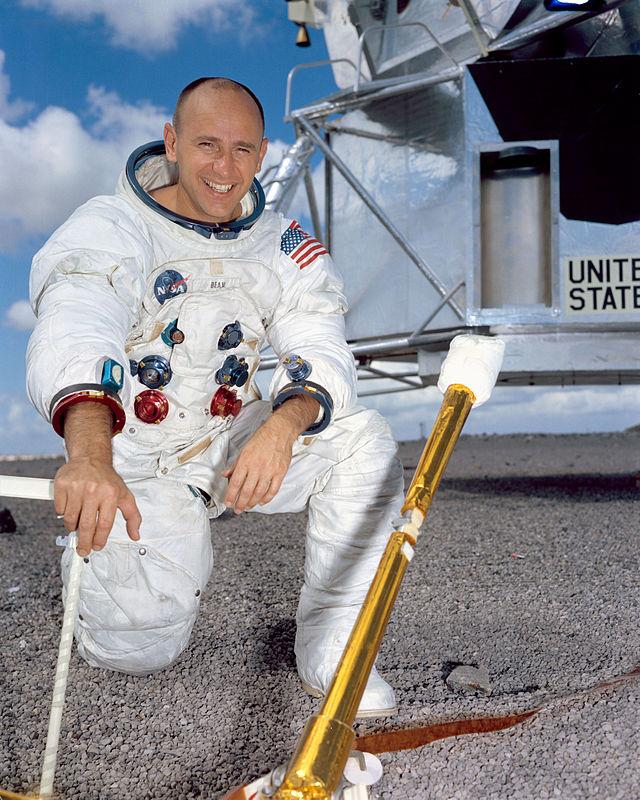 Happy birthday to 4th man to walk on the Moon- Astronaut Alan Bean of Apollo 12! 
