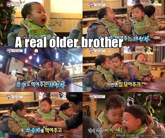 allkpop's tweet photo. [★] These triplets are too darn adorable!
http://t.co/Mwe23nkroj http://t.co/zgBtDdvIvu