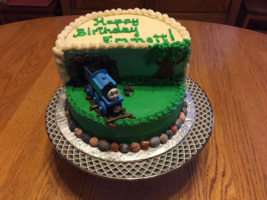 JCSweetShoppe's tweet photo. Thomas the Train cake. Happy Birthday Emmett! http://t.co/sQZN7aM4xu