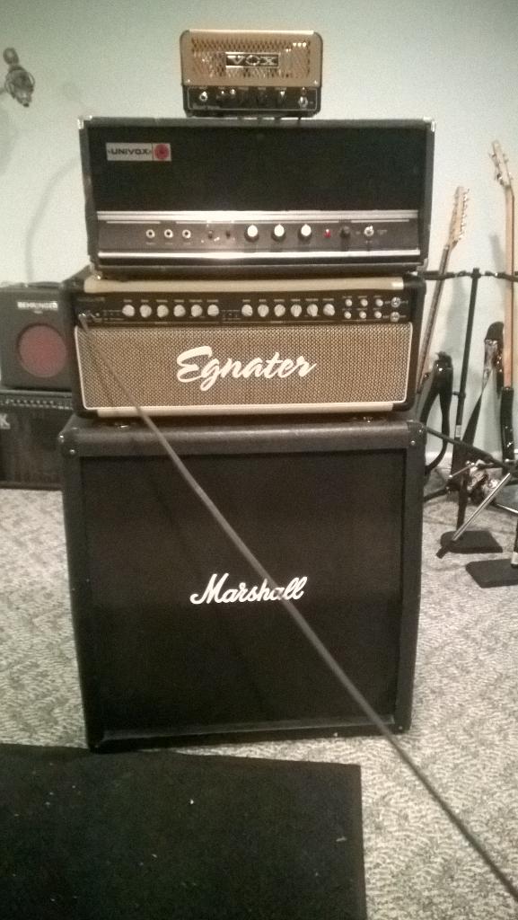 Bad_Reference's tweet photo. Fat stacks bro #recording http://t.co/Nyy7HboKak