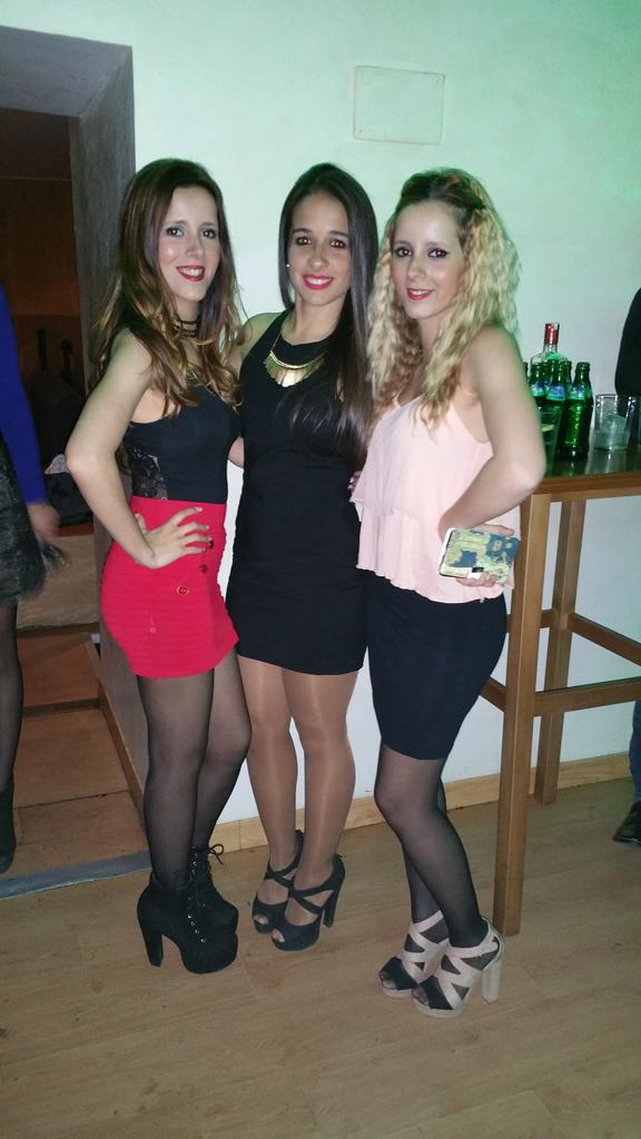 maribe_molina's tweet photo. Celebrando mi cumple con mis niñas 😍😍😍 osquiero http://t.co/ZemjYFk99i