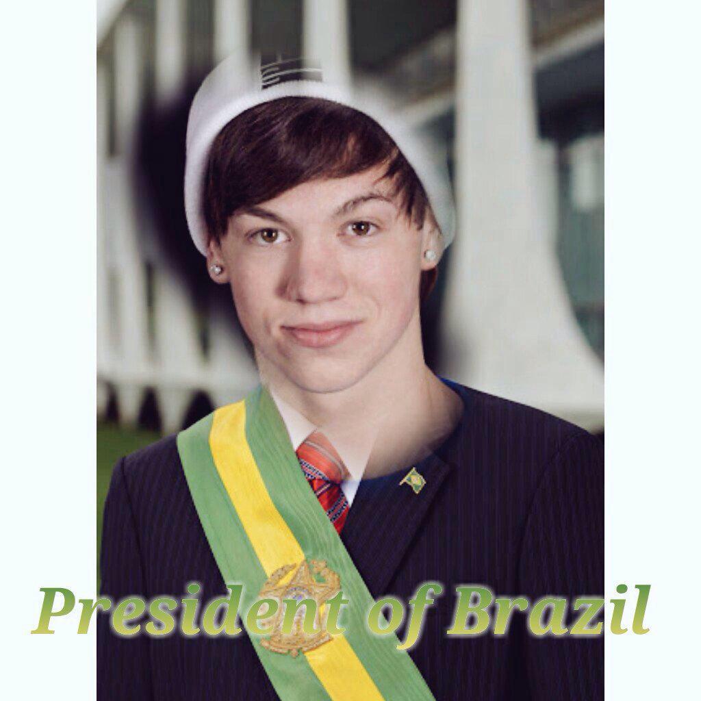 StylesSra69's tweet image. VOTE @DylanCollins95 AND @taylorcaniff TO BRAZIL MORE WONDERFUL AND PERFECT .. BRAZIL LOVE YOU  💙💛💚