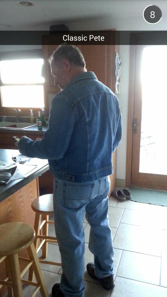 witt_jason's tweet photo. @BarrackOBoma_11 Pete rocks the jean jacket. http://t.co/sgLyuOSrJ9