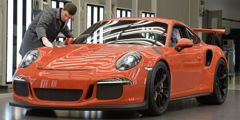 PopMech's tweet image. Head inside Germany's Porsche factory to see how they get made popularmechanics.com/cars/g1918/ins…