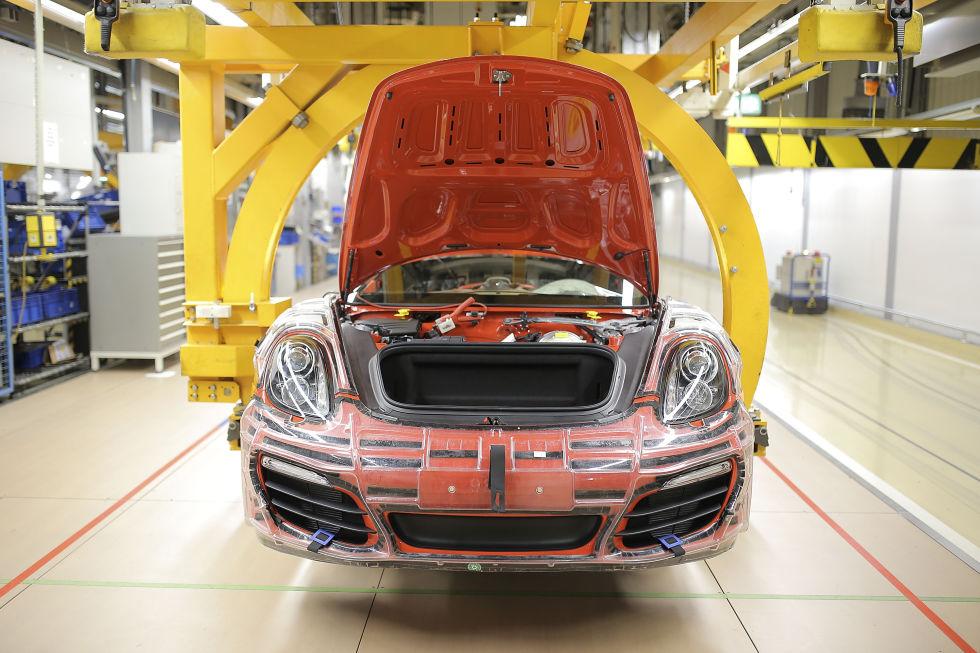 PopMech's tweet image. Head inside Germany's Porsche factory to see how they get made popularmechanics.com/cars/g1918/ins…
