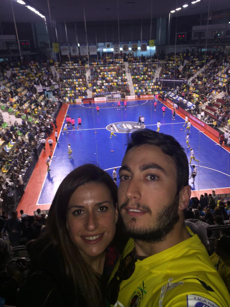isma_ml8's tweet photo. Vamos Jaén!!!a por la copaaaa en la mejor compañía!!@angelitagc2 #family #GoJaén #CopadeEspañaFutbolSala http://t.co/cUIhb0gvQ3