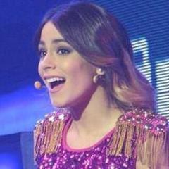 WebTiniCentroA's tweet photo. SuperCreativa 🎶✨❤️ @TiniStoessel #ViolettaLive http://t.co/9oO7iDyHBy