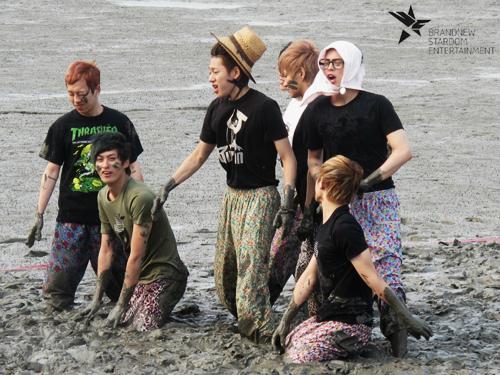 RememberBlockB's tweet image. Remember the moment they ruined their idol image and all went downhill after that