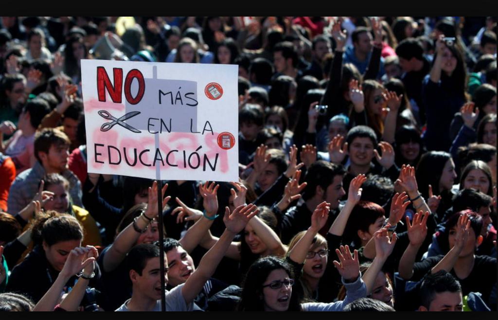 IsaAranjuez's tweet photo. #NuestraEducación tiene a profes y alumn@s en lucha, apóyalos!
#wertdimision #HoraDelCanvi http://t.co/3xjSCpX73w
