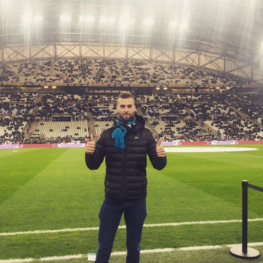 benoitpaire's tweet photo. ALLEZ L'OOOMMM!!!!! Si il manque un joueur je suis chaud!!!! #ALLEZ #OM http://t.co/FbHYoLSFPi