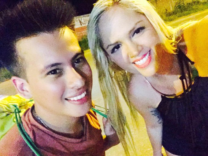 Un a&ntilde;ito juntos http://t.co/fYQoXpoNTS<a href="/tag/santanera"class="tags"><span>#santanera</span></a>