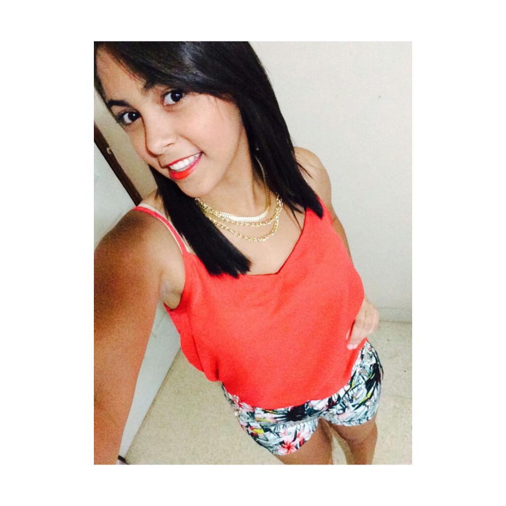 Luzyi06's tweet photo. Rojo Pasión💋 http://t.co/8Vj4NkSkqp