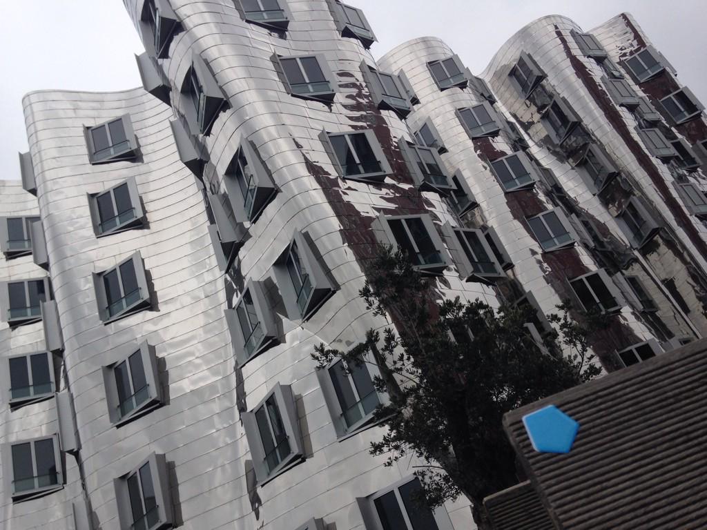 milkaesk's tweet photo. #Legrand #design #Dusserdolf #Frankgehry #FlocoonPIXEL http://t.co/bc5iWrrbnj