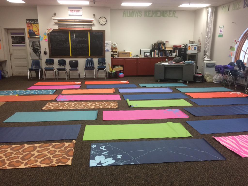 NiaLearns's tweet photo. Going to be very unusual day tomorrow with @JourneyLearns #piyoga #darnpidaywassaturday #bsdvt #emsvt http://t.co/pqzF0JNjPc