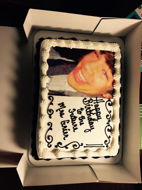 maddytwillis2's tweet photo. Lets get @HayesGrier to notice my cake http://t.co/bkVqZEE3sj