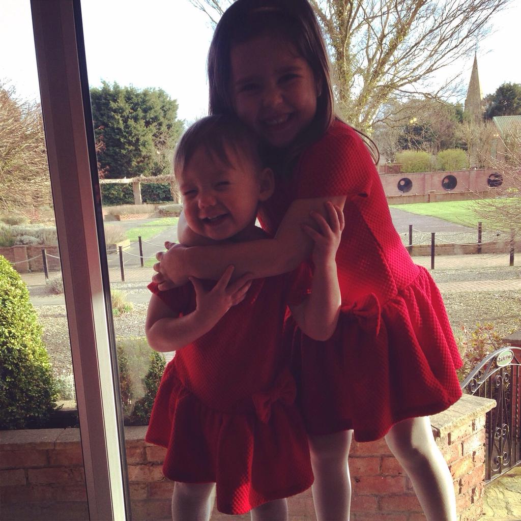 amyhol82's tweet photo. #besties @mrswilding85 http://t.co/D2bgD9Z4iR
